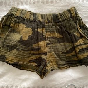 Girls CAMO Shorts
